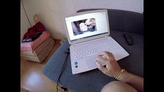 Estoy cachondo y me quiero correr… los videos porno que veo no me motivan asi que voy a por mi Roomie Valentina Bianco y le propongo follar