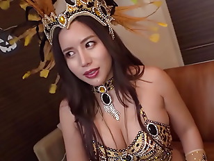 She has super bouncy H-cup tits and a huge ass that is overwhelmingly powerful! She can&#’t resist the pussy that tightens up her pussy, and she gets a lot of cum inside!