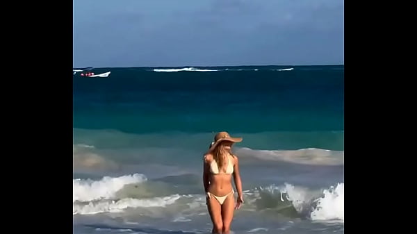 Missing the warmth of the sun on my skin, the sand clinging to me, and the salty breeze in my hair.#SandyBum #BeachDays #…