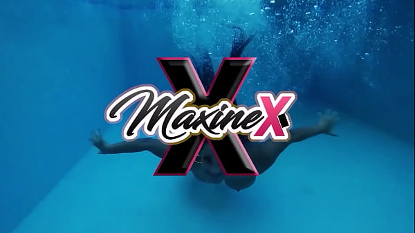 Chrissy Daniels & Maxine X’s Lesbian Fisting Show! BBW Alert!